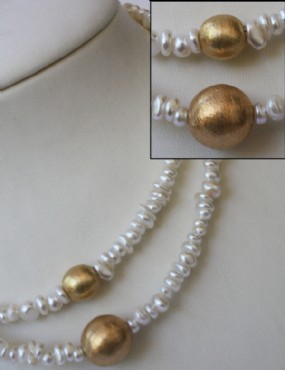 Short pearl necklace