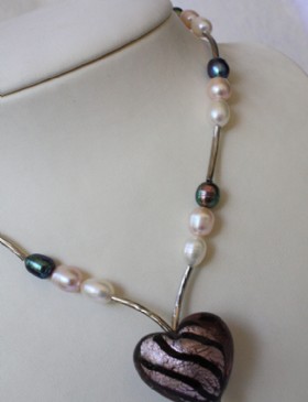 Three coloured pearls-murano heart necklace