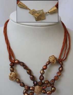 Brown pearls and ribbon necklace