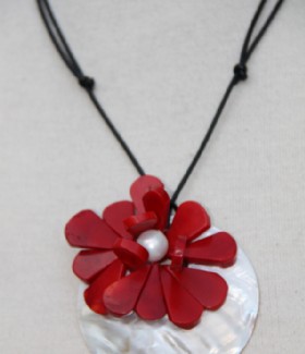 Mother of pearl-red corral necklace