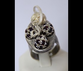 4-Bead silver rombus ring