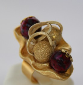 Golden rombus ring-red beads