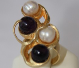 Metallic golden ring-pearls,amethyst