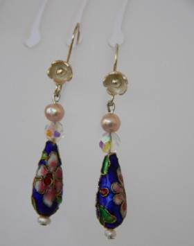 Tear-shaped earrings